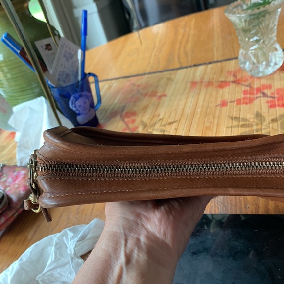 Vintage Coach Leather Carnival Crossbody 9925 - Picture 5 of 9